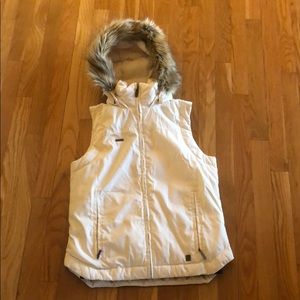 Columbia white hooded women’s vest ❄️